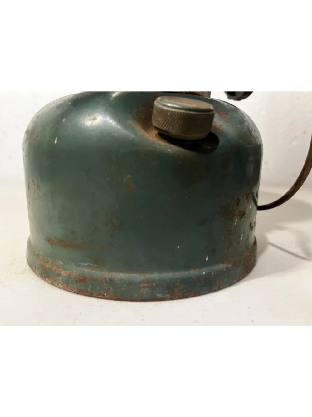 Vintage 1972 Coleman Lantern Model 220F w/ Pyrex Globe & reflector Dated 6 72